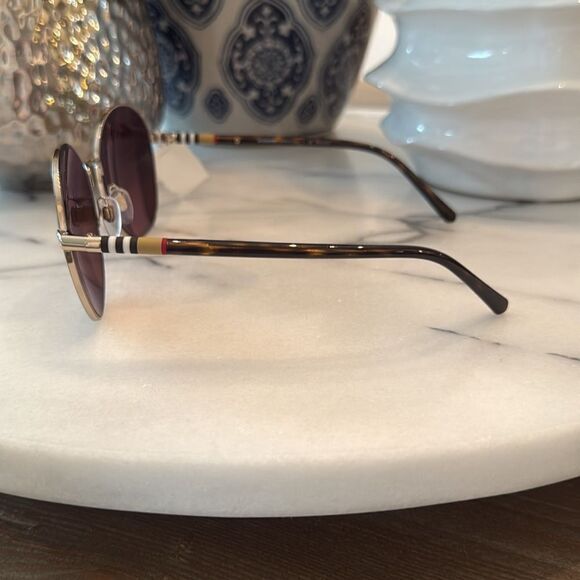 NWT BURBERRY SUNGLASSES 3094
⭐️Nordstrom blank side tag main image 6